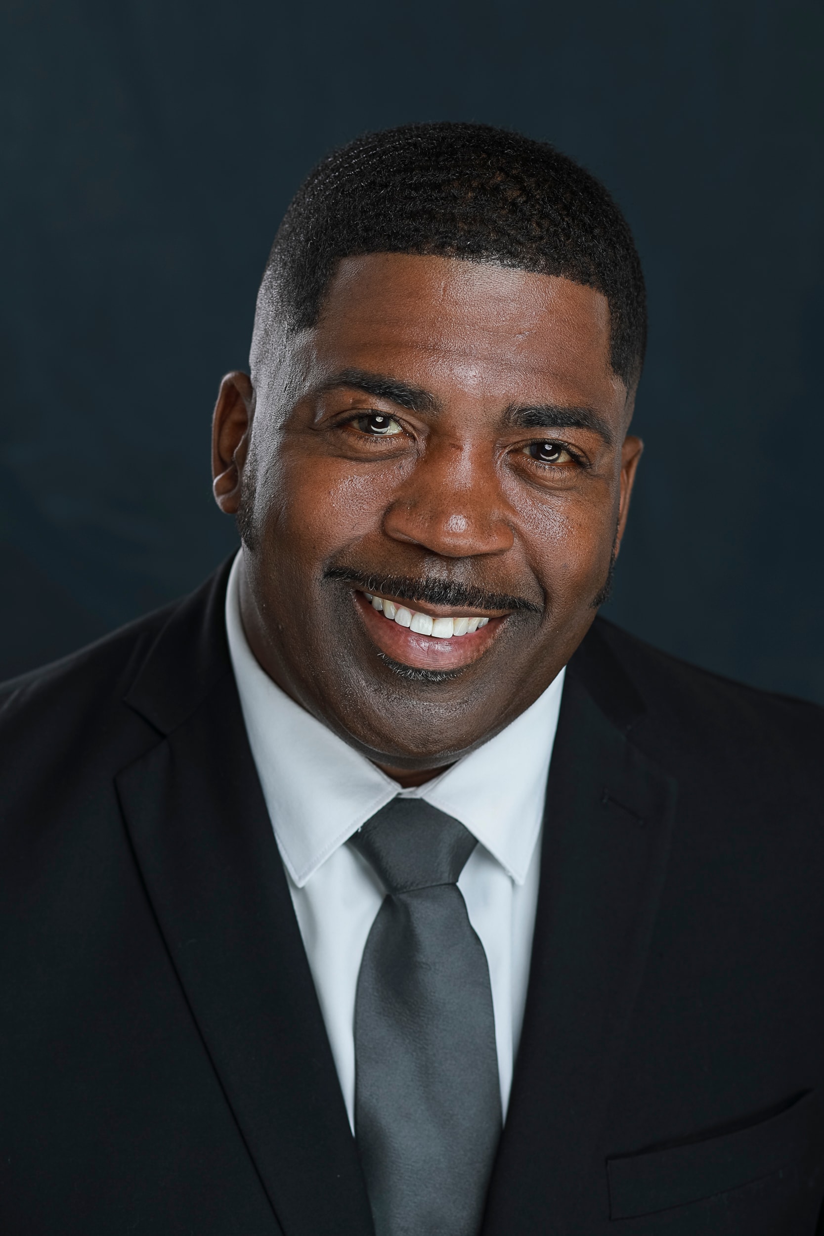 Robert Déon casual smiling portrait