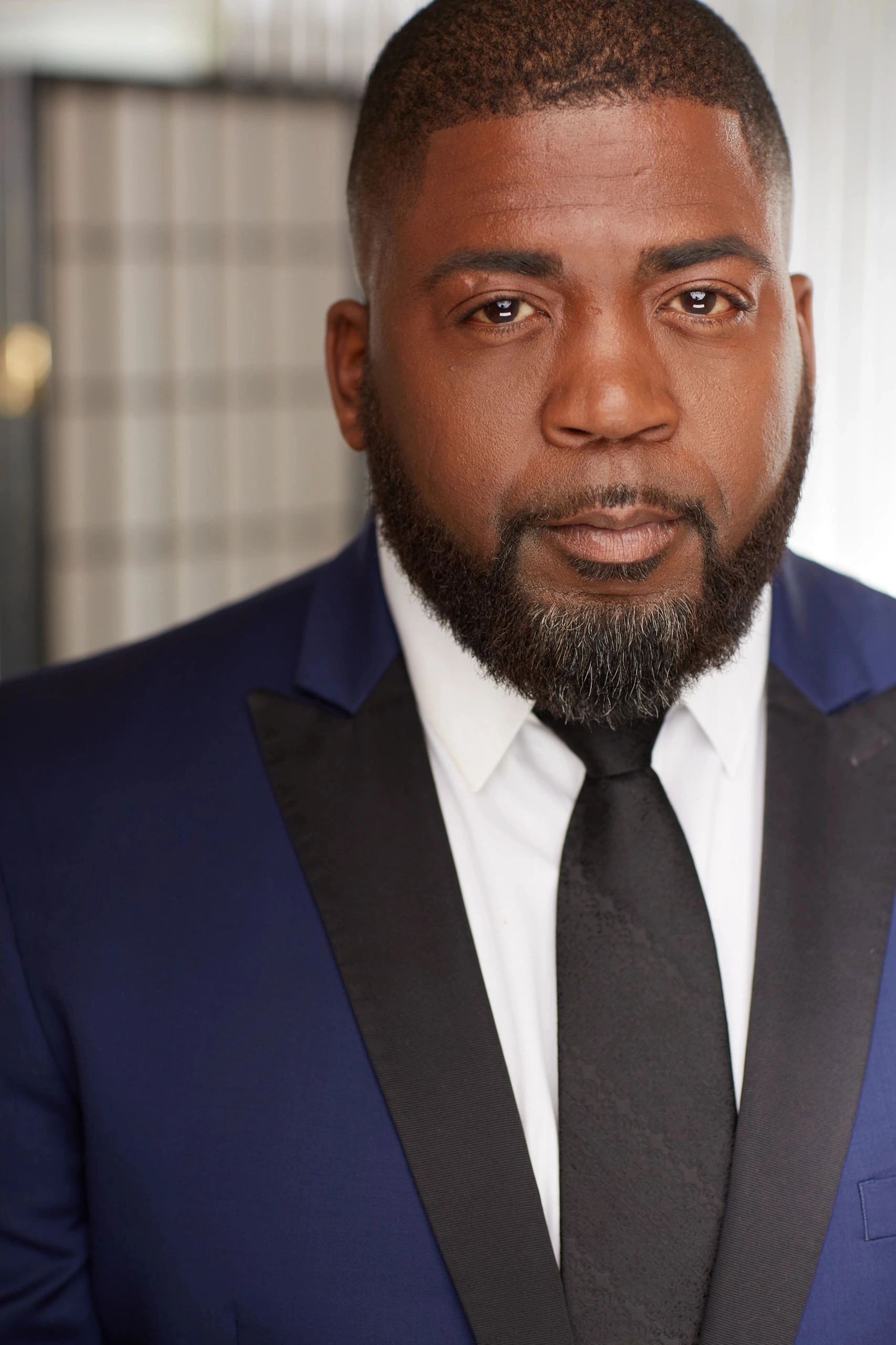 Robert Déon in navy blazer and tie
